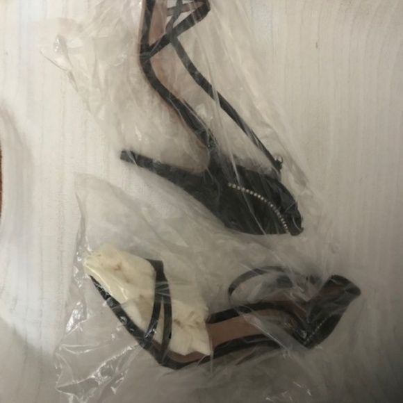 Heels - Picture 2 of 4